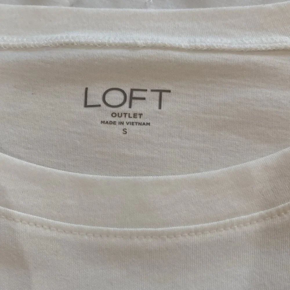 Puff eyelet sleeve loft top - Picture 8 of 8